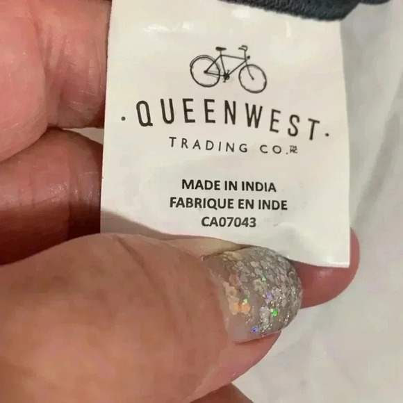 Queenwest Trading White and Gray knit throw pillow cover 20“ x 18 1/2“ - Picture 4 of 5